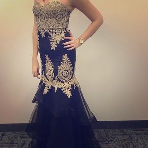 Formal Gown / Ball Gown / Prom Dress
